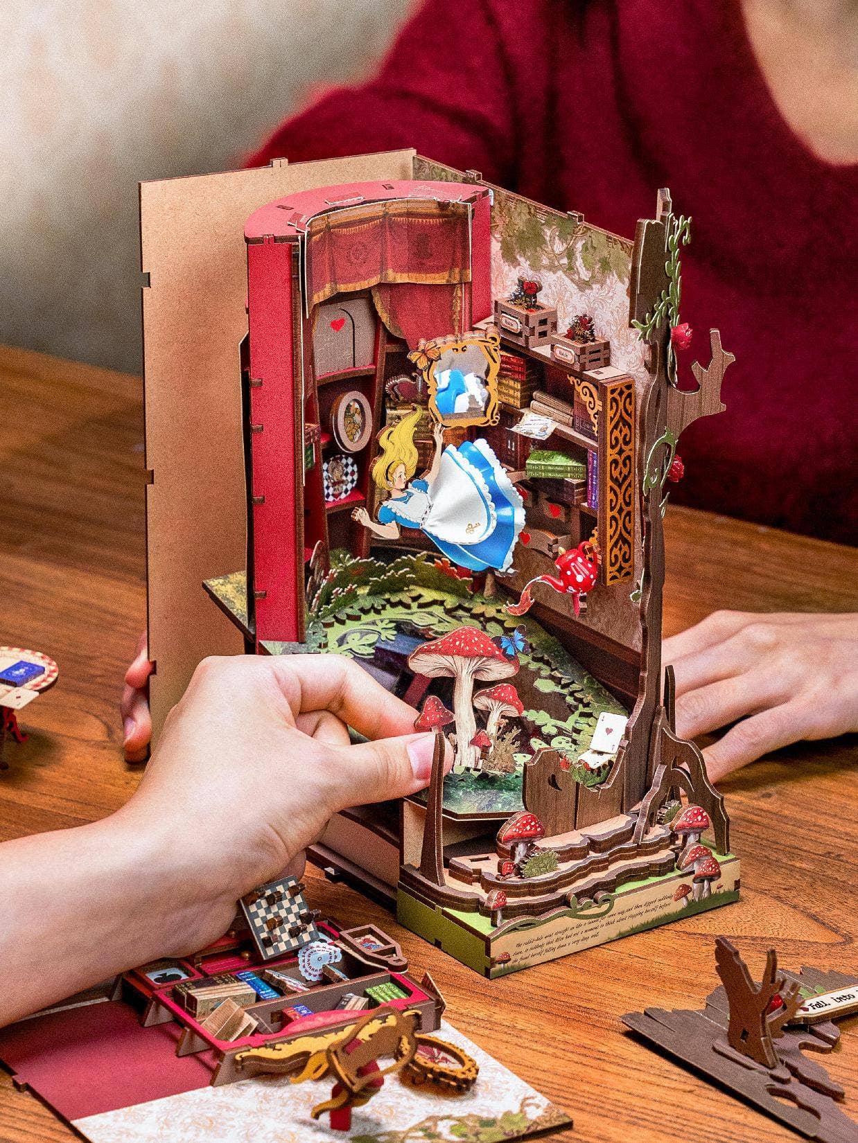 Rolife Fall into Wonder DIY BooK&Nook TGB12