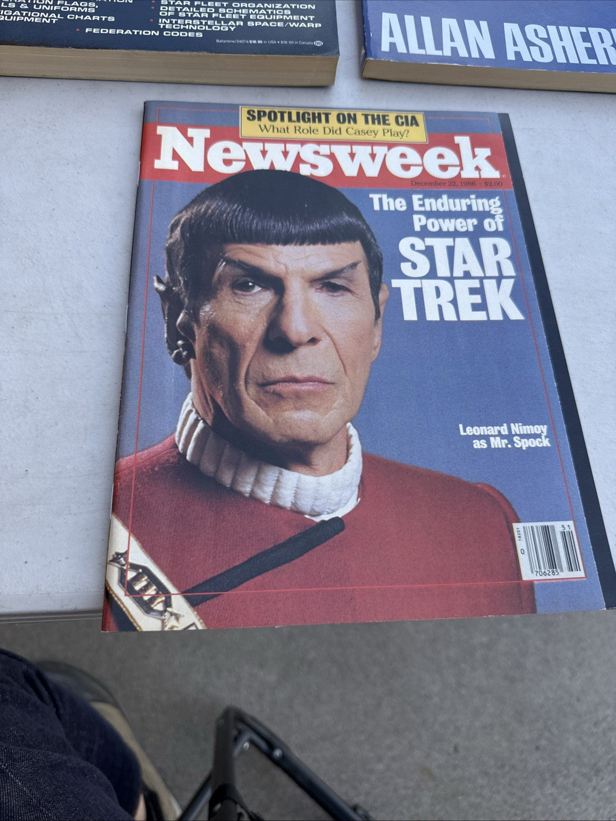 Lot of 3 Assorted Star Trek Memorabilia - Compendium, Manual & Spok BR-A042