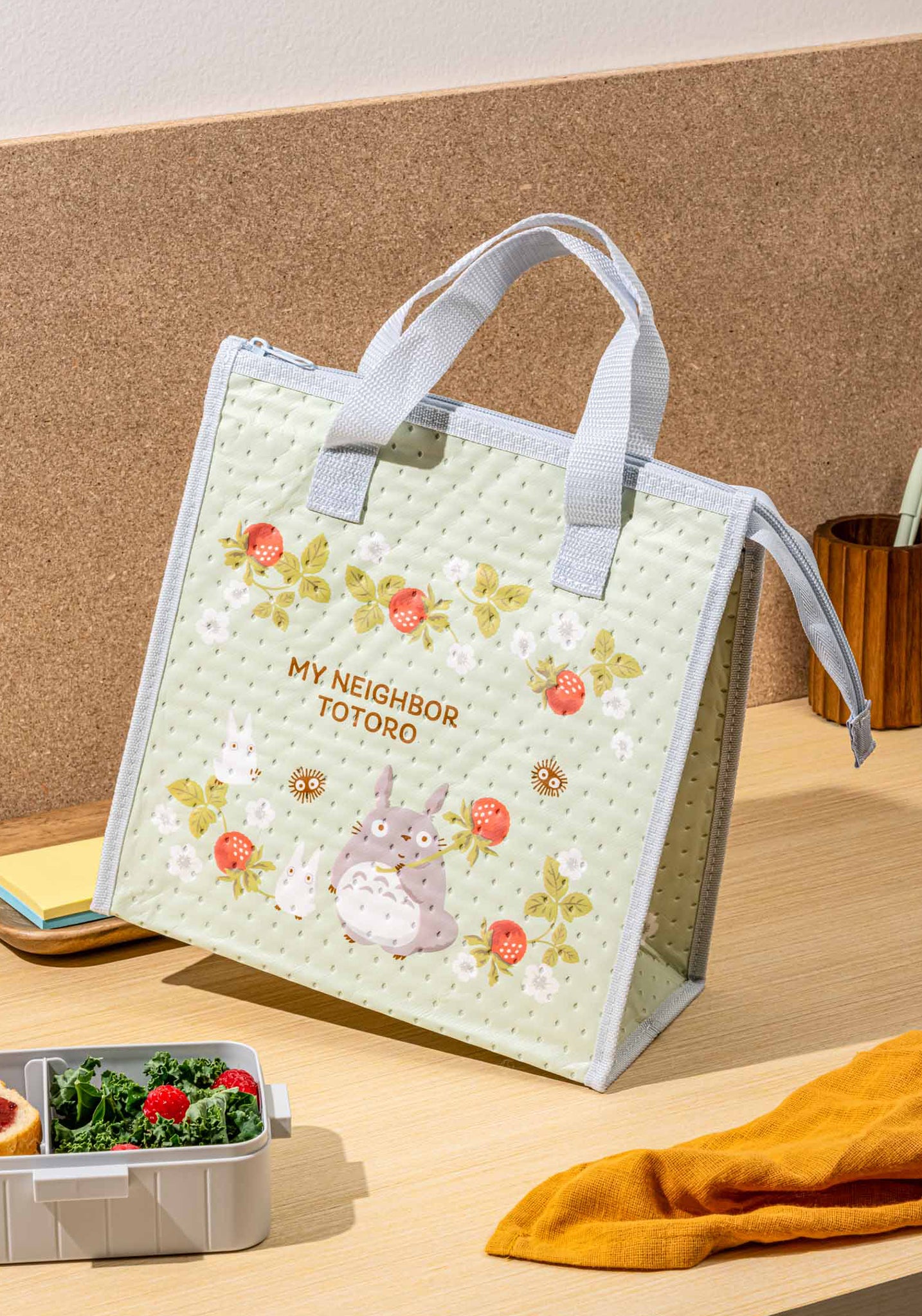 My Neighbor Totoro Insulated Lunch Bag (Raspberry)