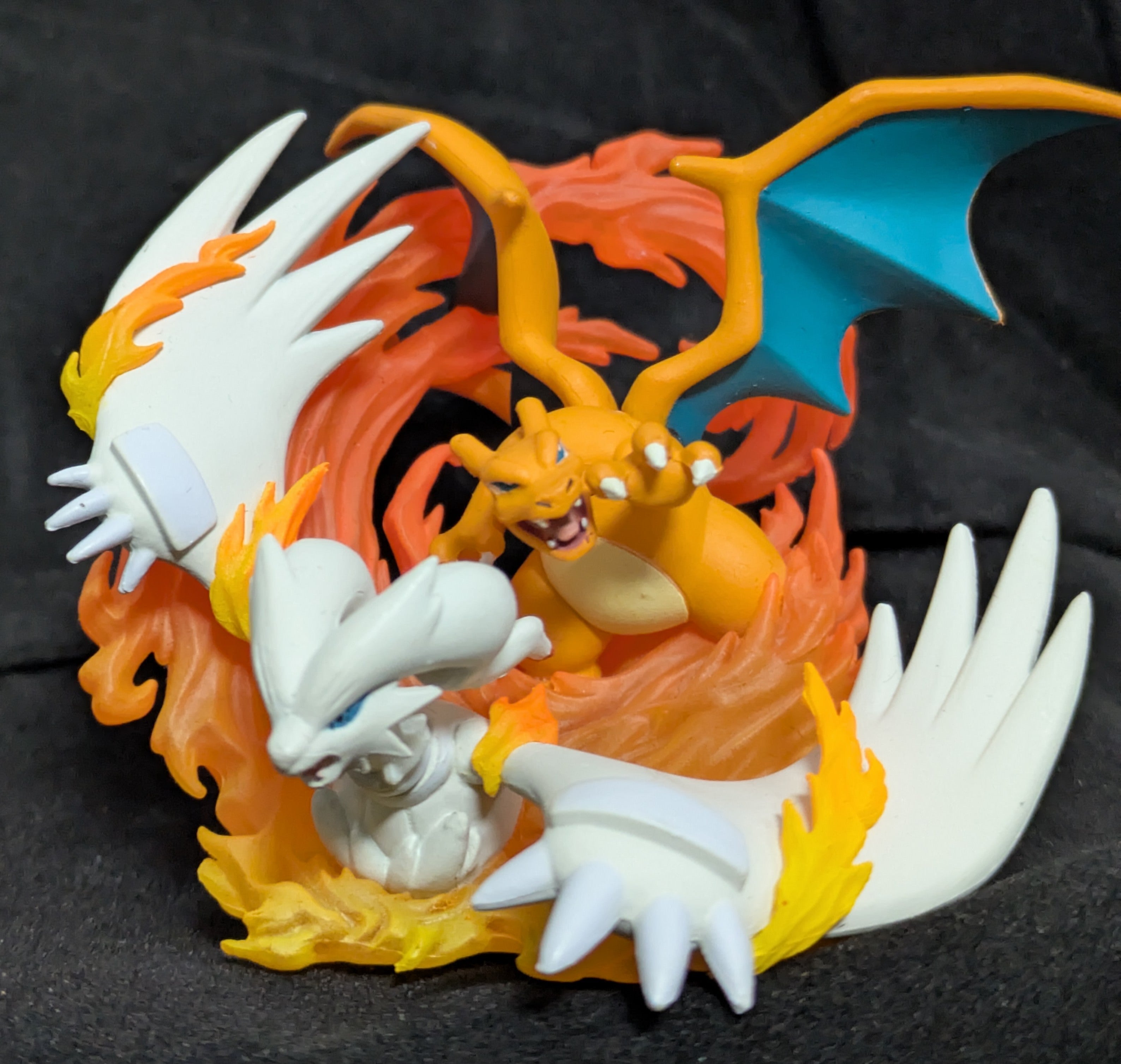 Pokémon Official Figure Collection: Reshiram & Charizard