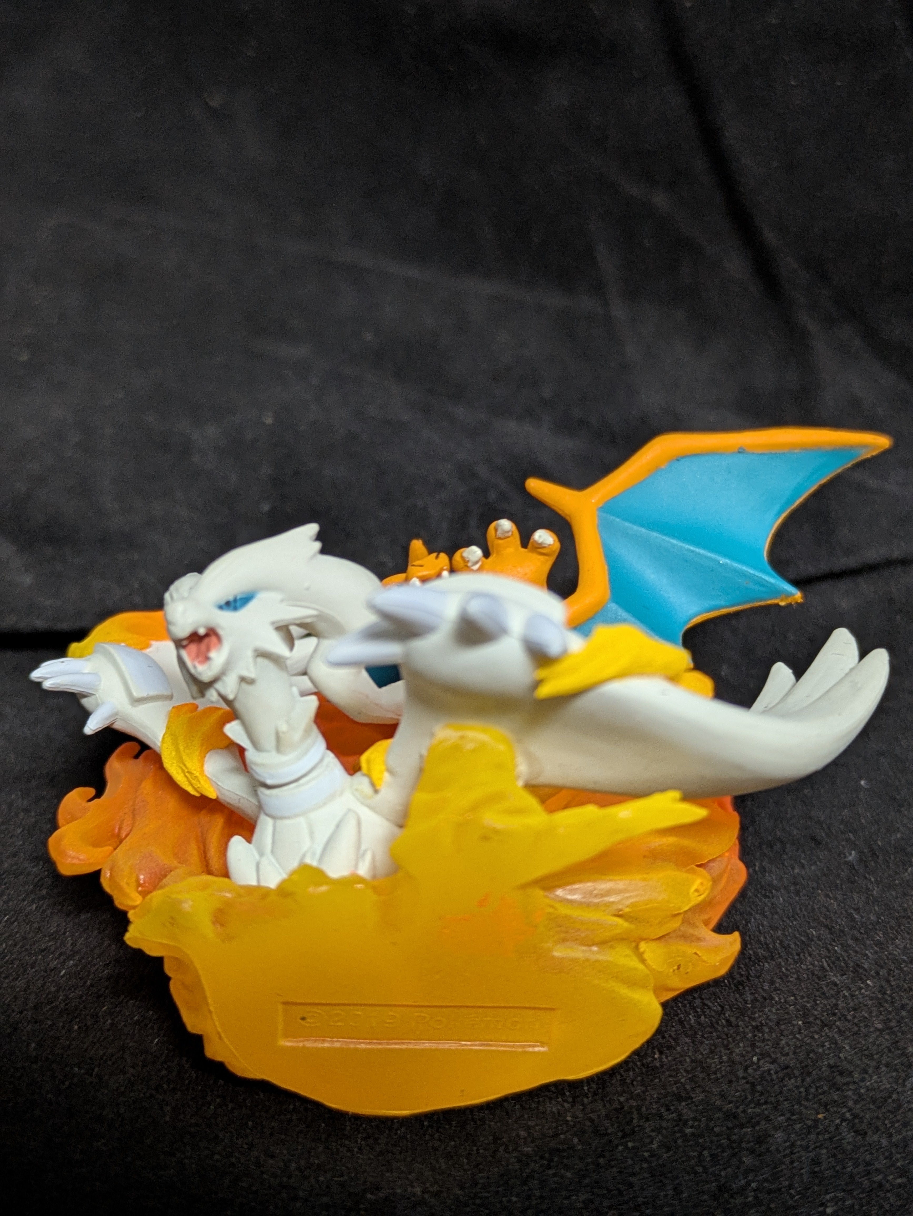Pokémon Official Figure Collection: Reshiram & Charizard