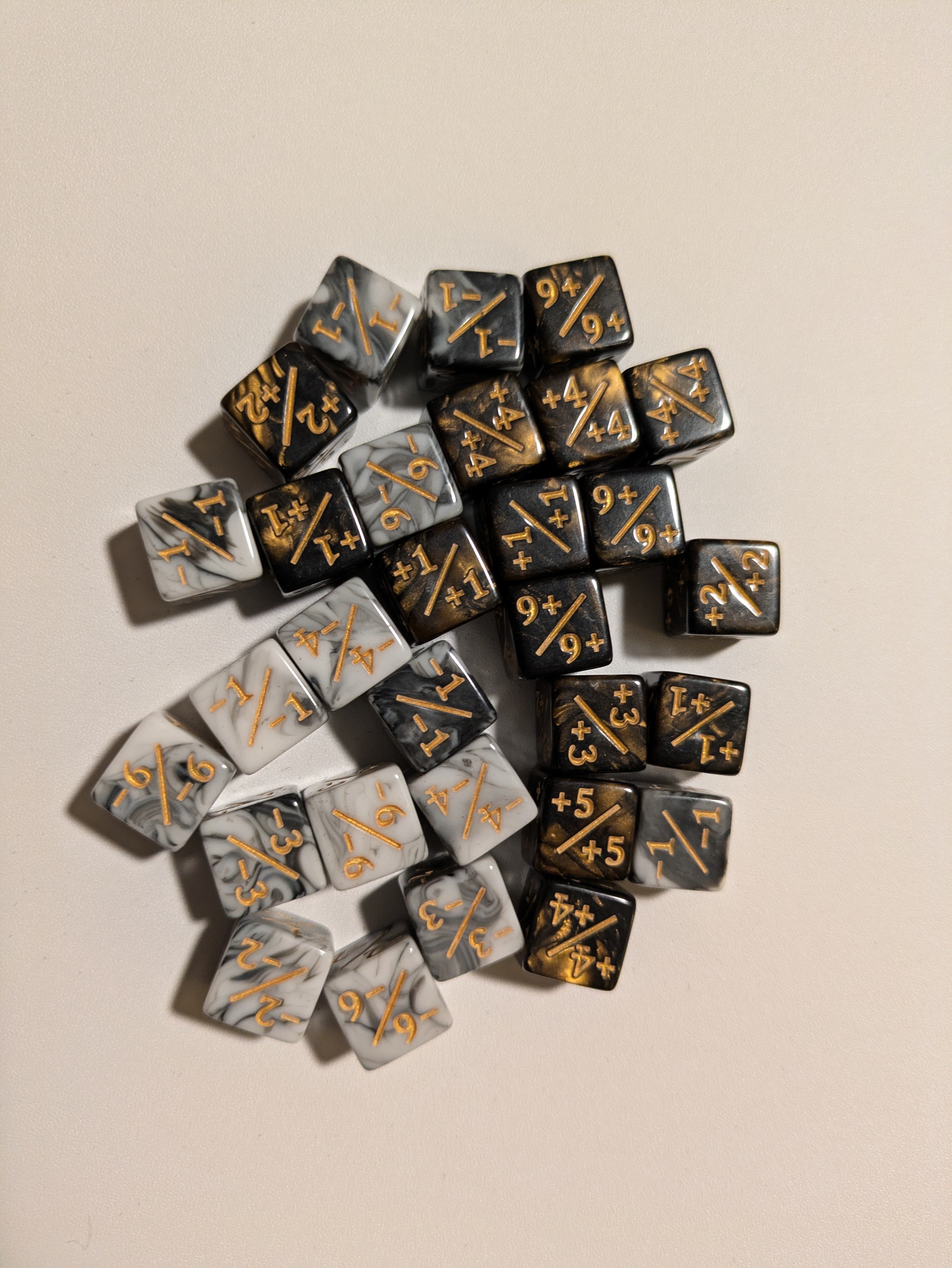 Magic the Gathering: +1/-1 Dice, 12 mm, set of 30