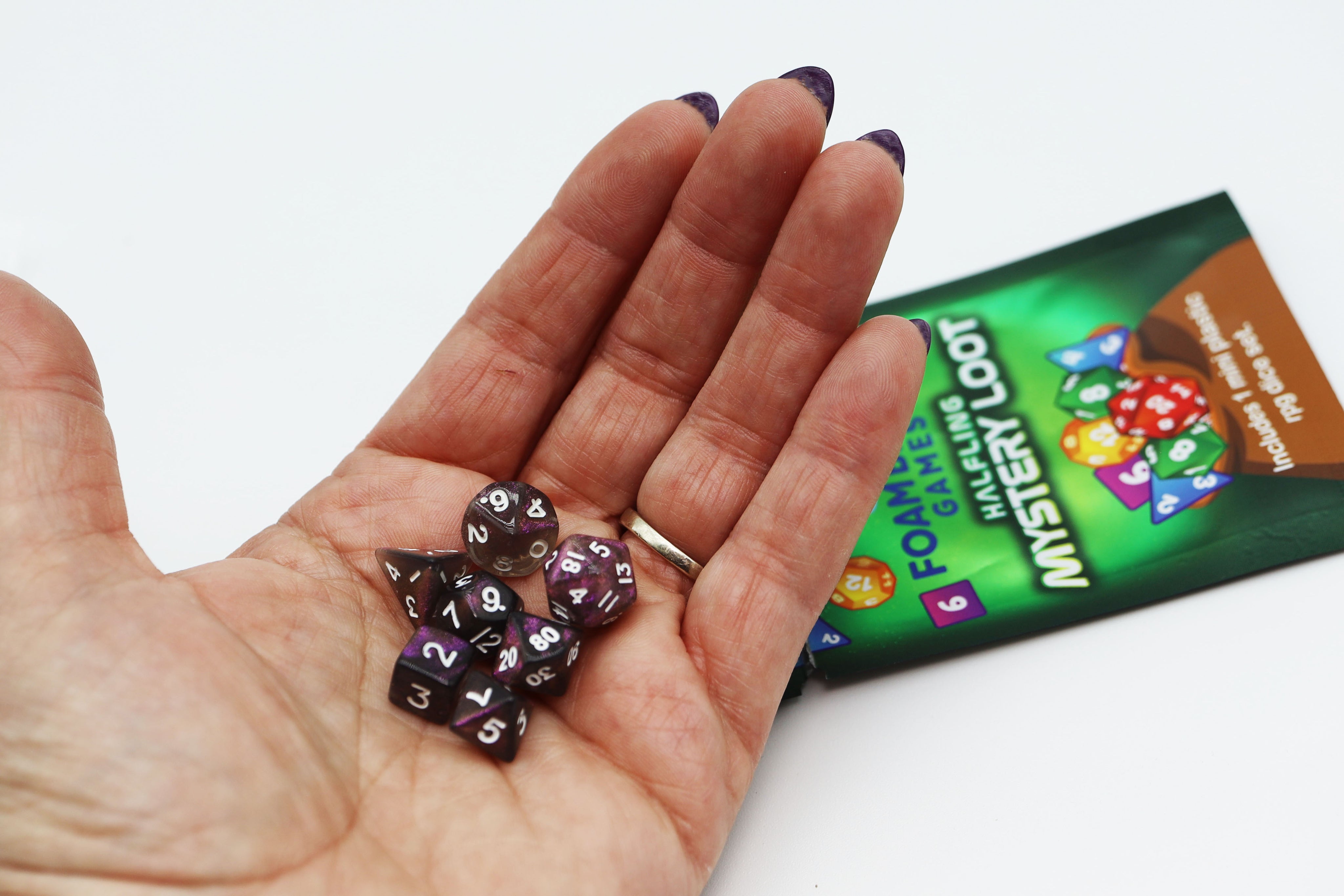 Halfling Mystery Loot: 1 mini plastic RPG set