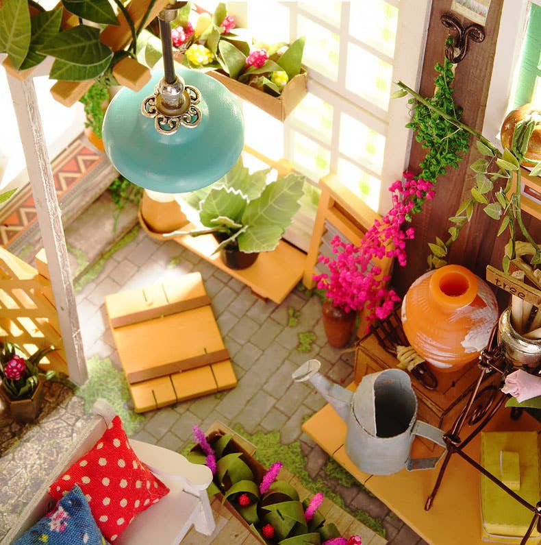 Rolife Miller's Garden DG108 DIY Garden Yard Miniature Kit