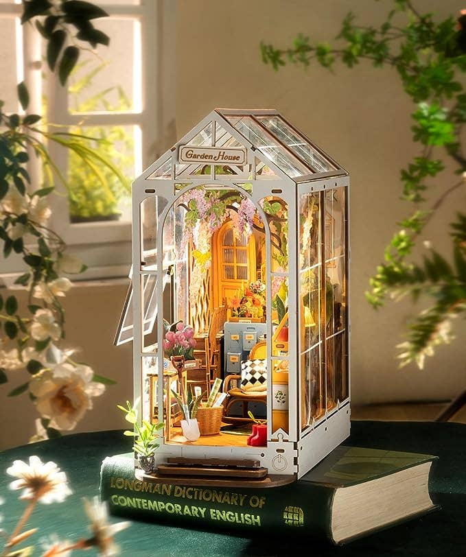 Garden House Rolife Book Nook Kit DIY Miniature