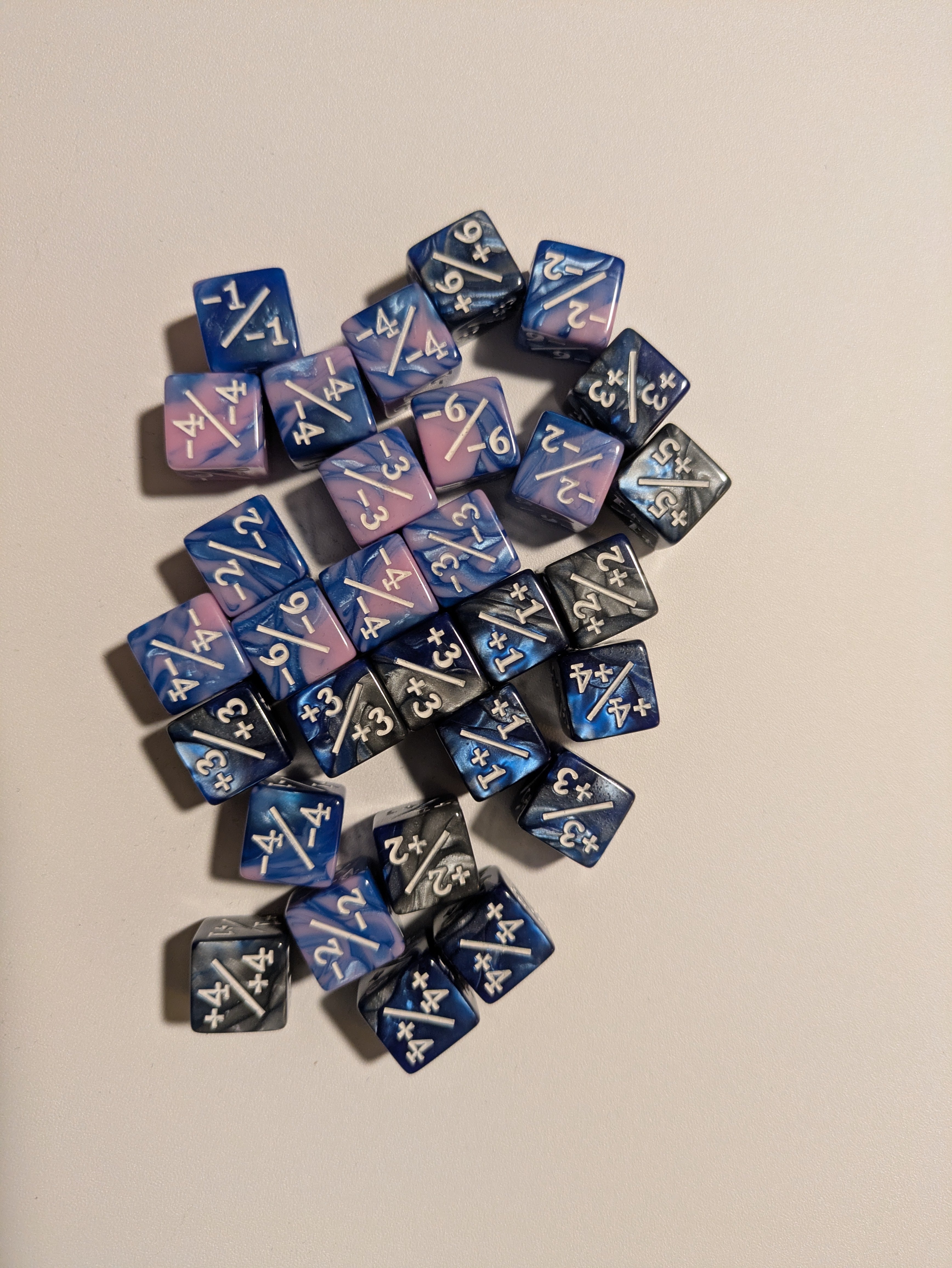 Magic the Gathering: +1/-1 Dice, 12 mm, set of 30